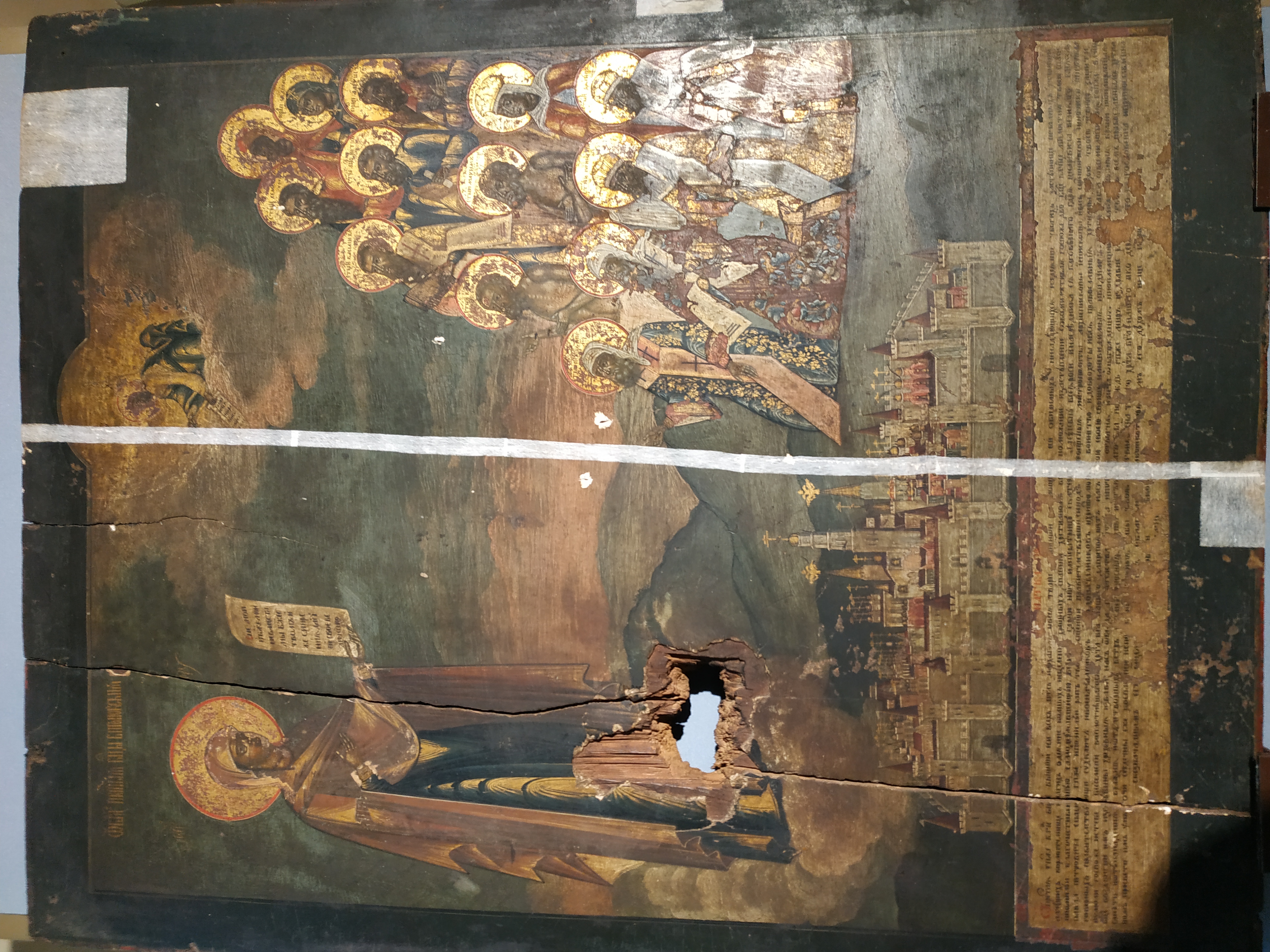 В эту икону попал кусок фашистского снаряда