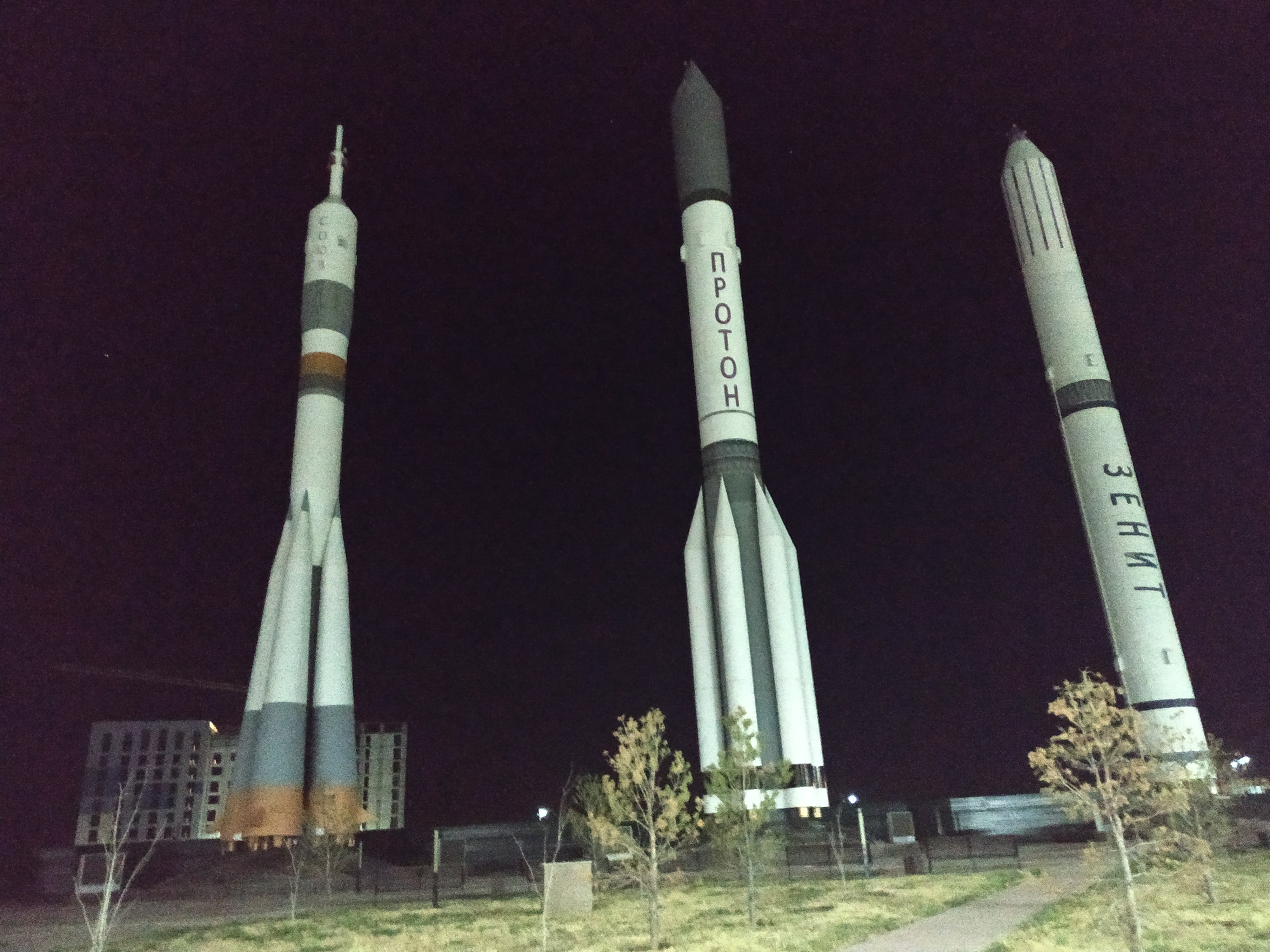 В Астане стоят ракеты на улице