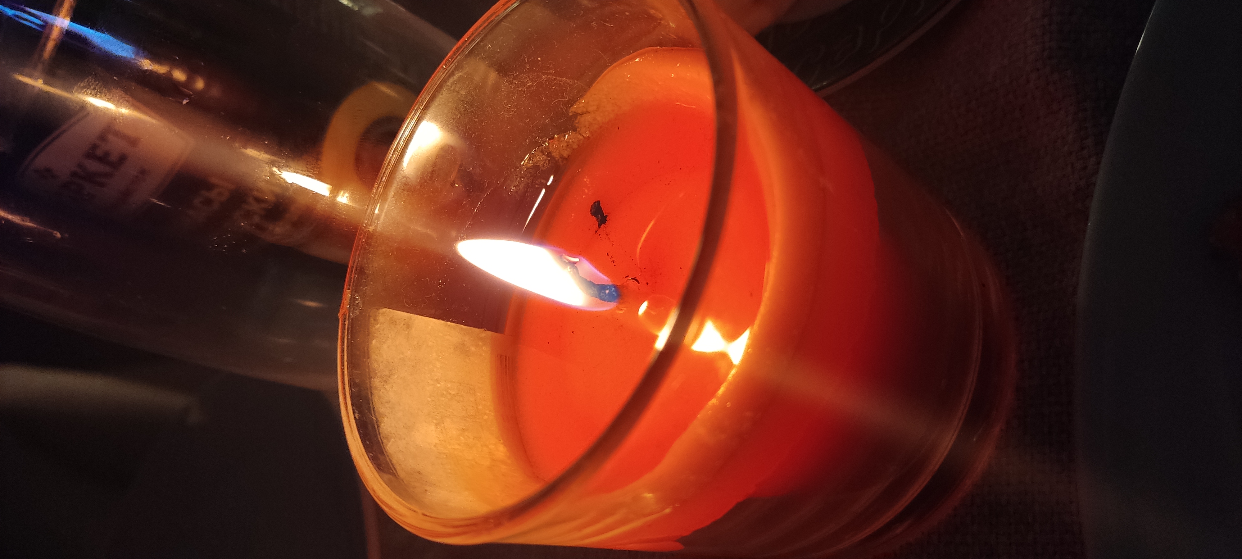 Кто то умеет видеть красоту даже в самой обыденной свечке