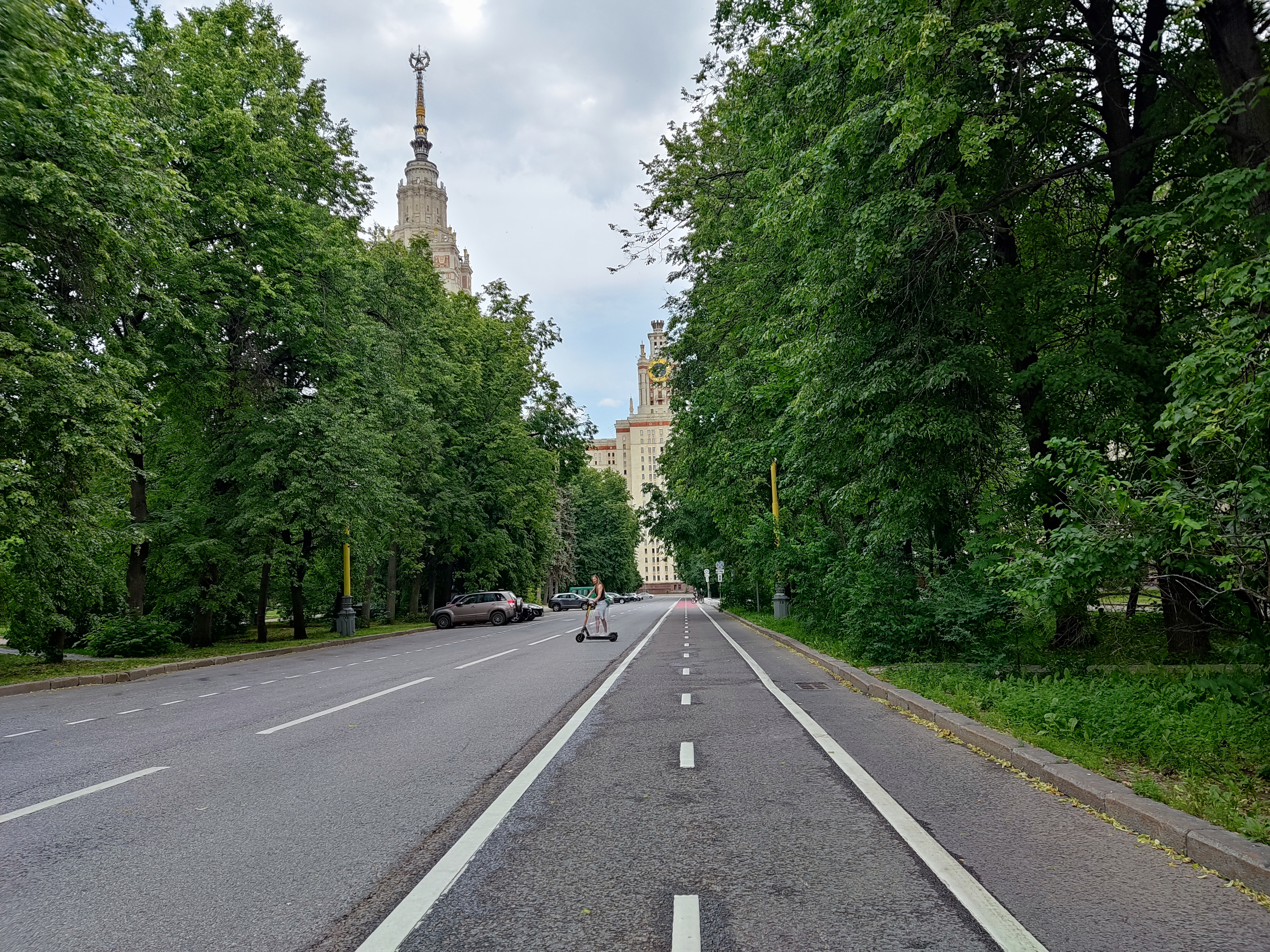 Около МГУ летом