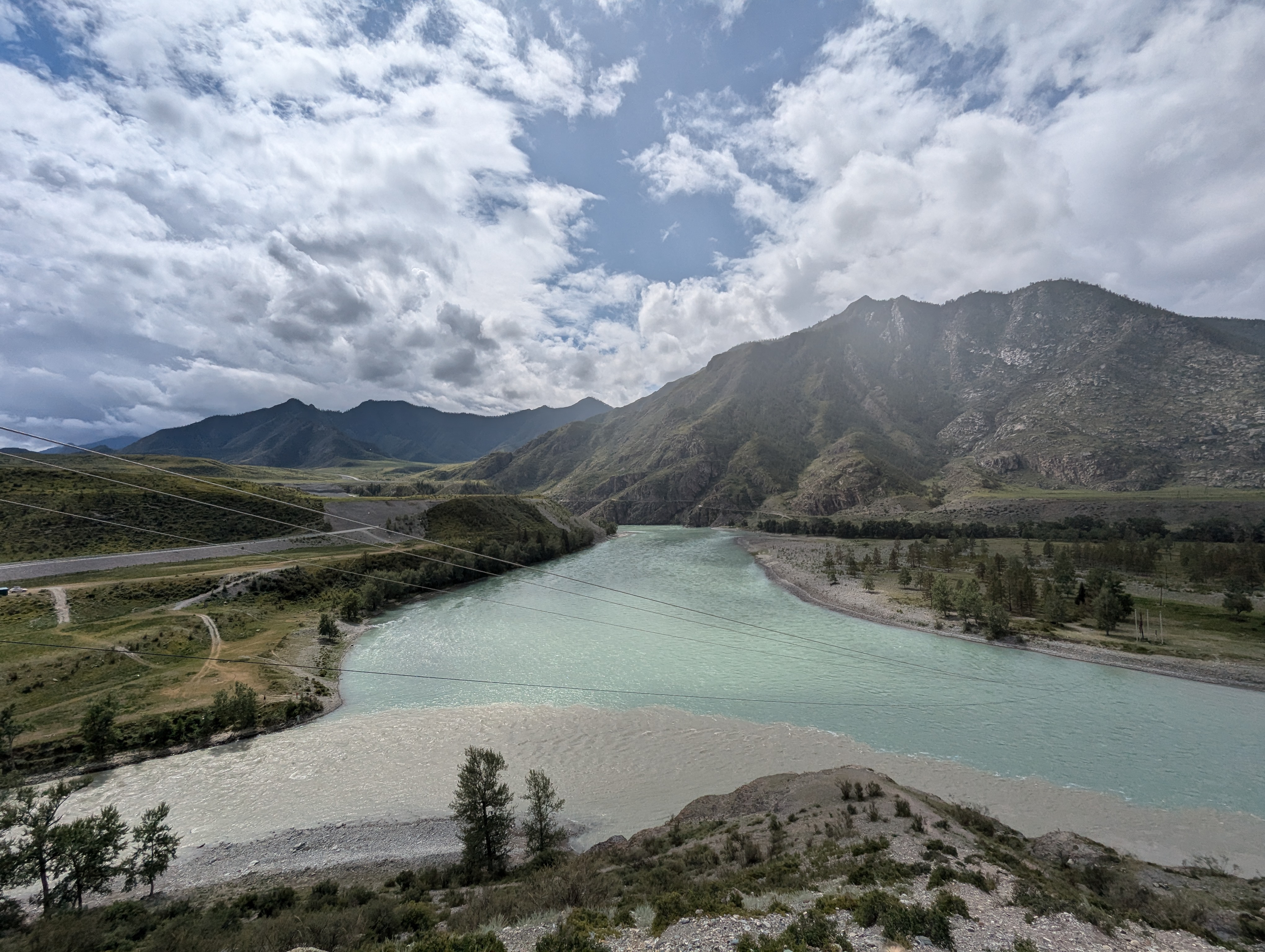 Слияние двух рек в Алтае