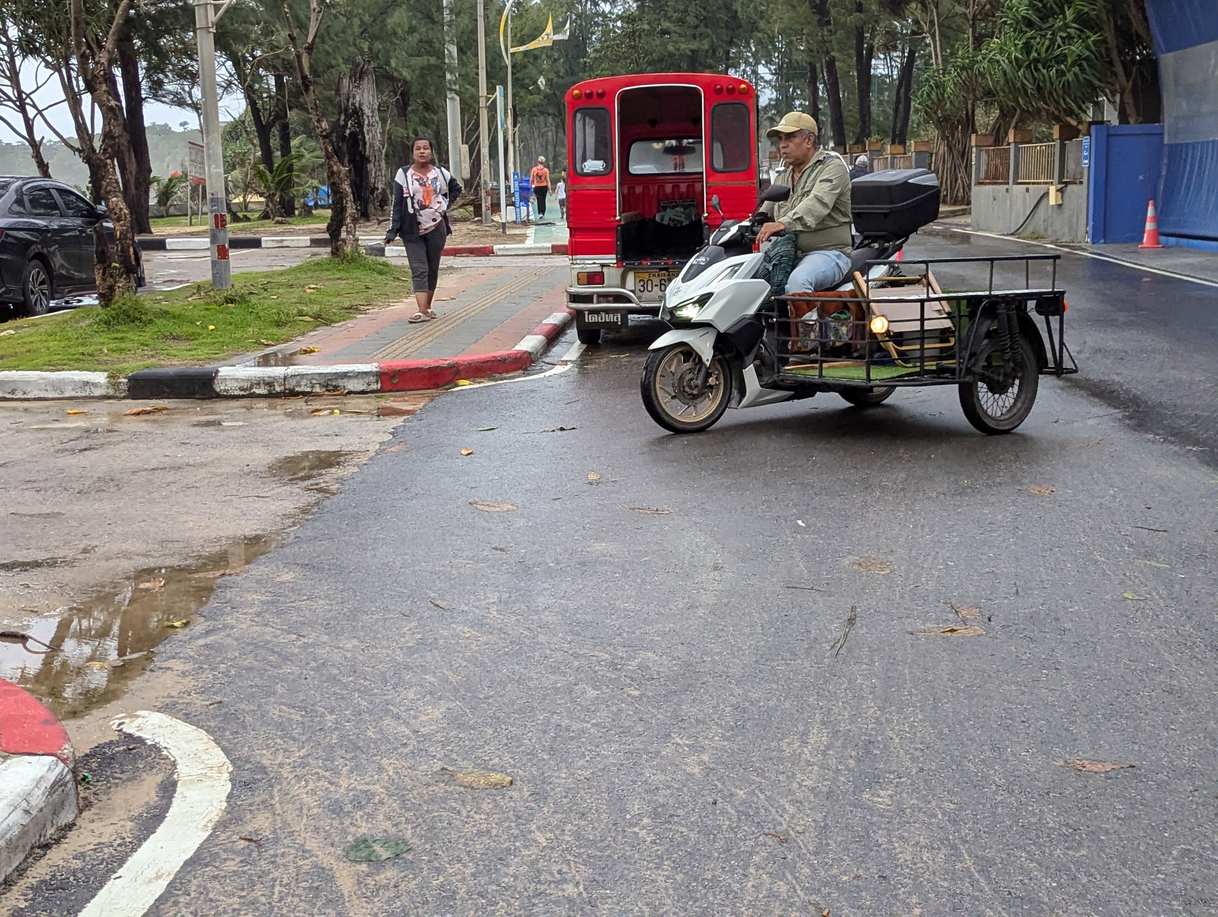 Вот билет на Пхукет, на балет билета нет