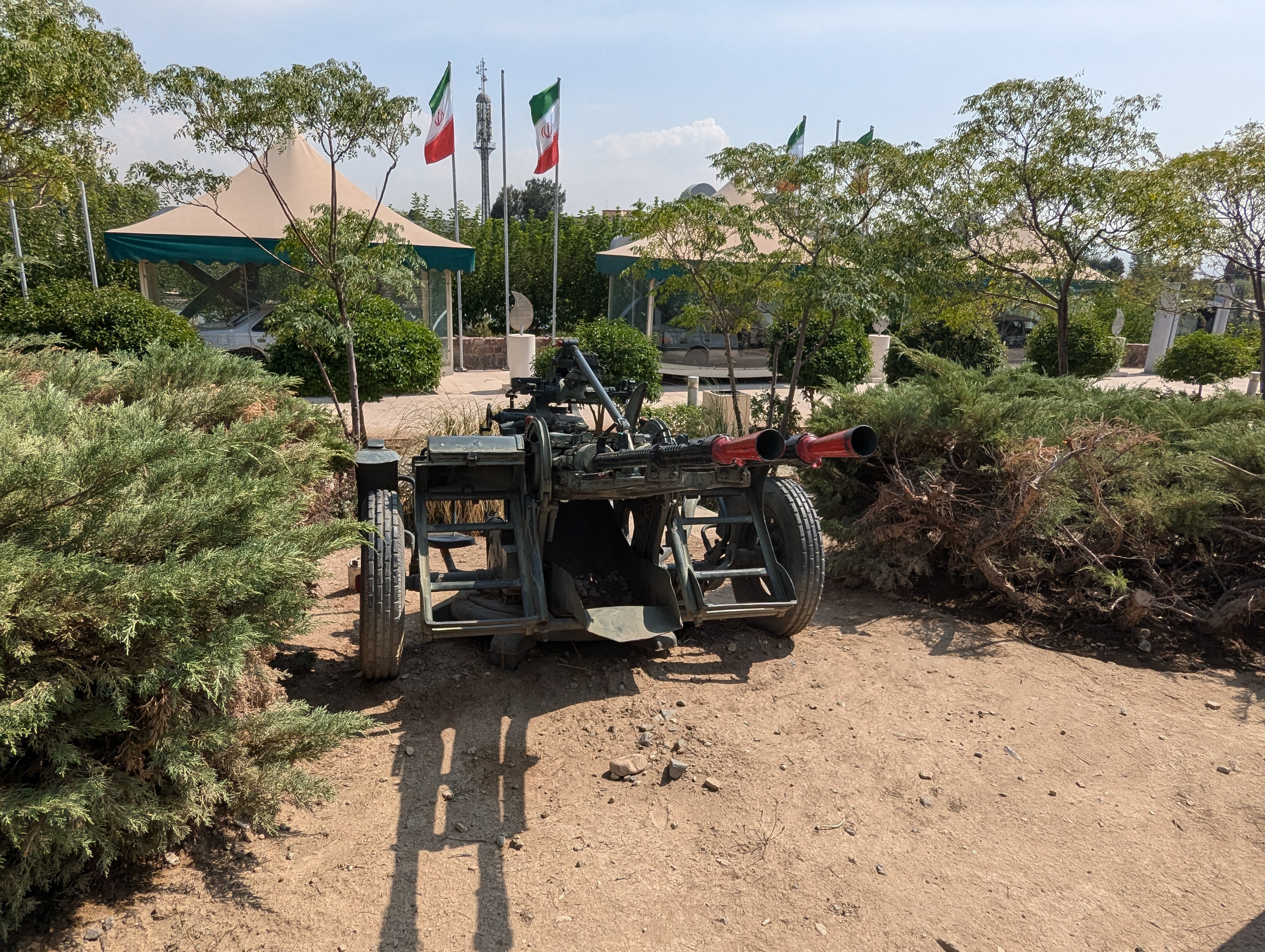 Экспонат музея под открытым небом Ирано-иракской войны в Тегеране